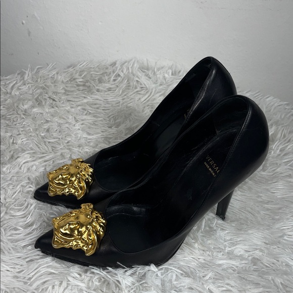 🌹VERSACE MEDUSA HEELS - Picture 4 of 13